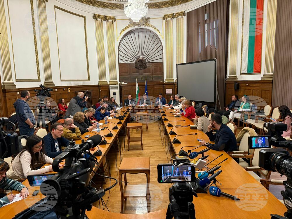 Министър Тахов: Със законопроекта се гарантира регулация в надценките и повече български стоки в търговската мрежа