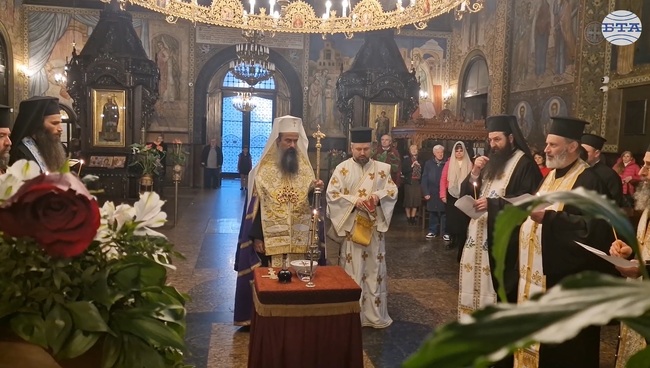 Негово Светейшество българският патриарх и Софийски митрополит Даниил се помоли за загиналите и пострадалите при пожара в РС Македония