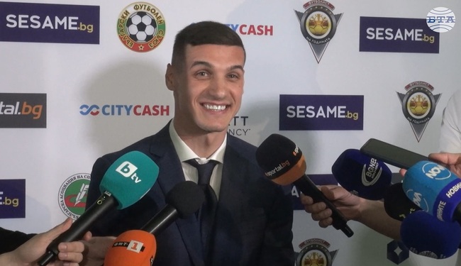 Петкратният футболист номер 1 на България Кирил Десподов: "Не е сериозно да се сравнявам с Христо Стоичков и никога не бих го направил"