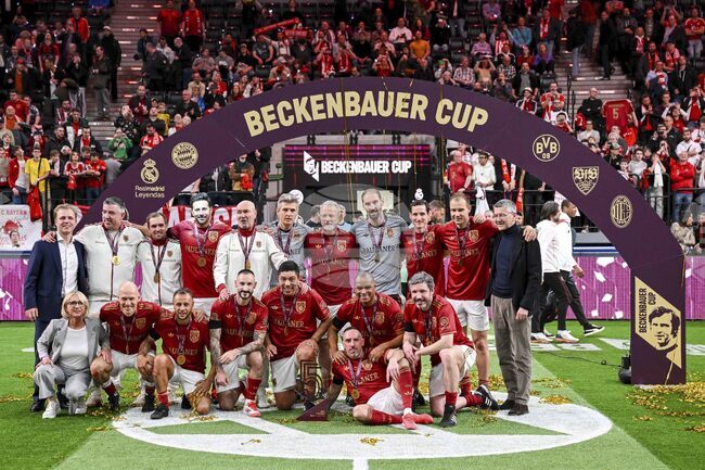 Байерн Мюнхен спечели турнир по минифутбол за ветерани, Балъков помогна на Щутгарт за третото място