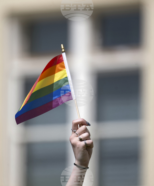 Австралийският футболист-гей Кавало се оплака, че получава смъртни заплахи всеки ден