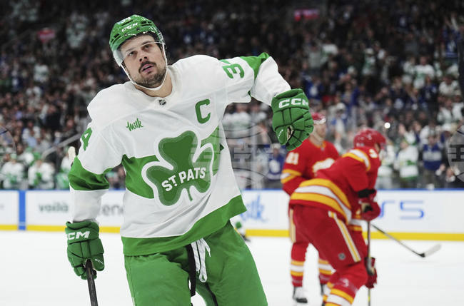 Остин Матюс записа два гола и асистенция при победа на Торонто срещу Калгари в НХЛ