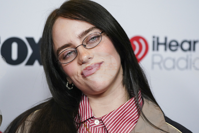 Певицата Били Айлиш пуска на пазара собствени карти за игра Уно в сътрудничество с "Мател"