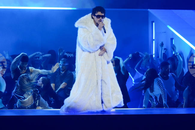 Бед Бъни оглави класацията на "Билборд" за албуми