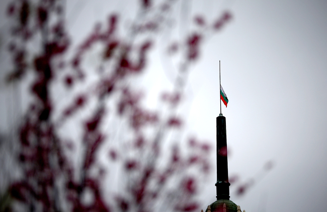 Община Созопол обяви ден на траур за загиналите в катастрофа край Черноморец младежи 