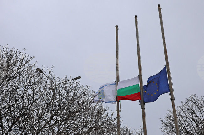 В община Созопол е Ден на траур в памет на тримата загинали при катастрофа младежи