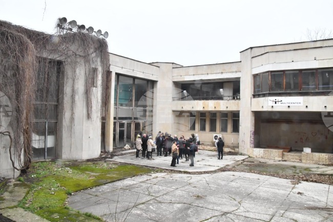 На церемония беше дадено началото на ремонтa на сградата на Младежкия дом в Силистра