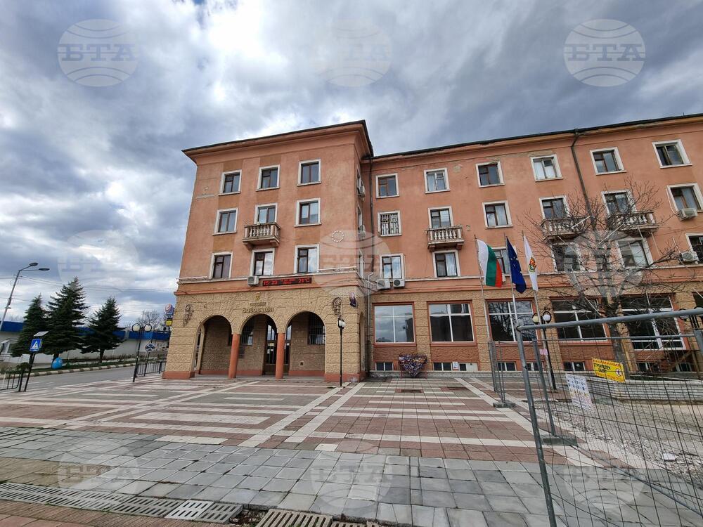 Общинският съвет в Бобов дол ще заседава извънредно в търсене на решение на конфликт между местни фирми