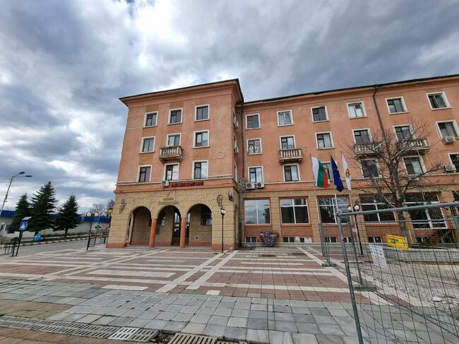 Общинският съвет в Бобов дол ще заседава извънредно в търсене на решение на конфликт между местни фирми