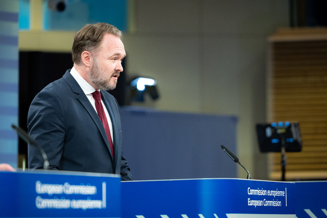 ЕС купи от Русия от началото на войната в Украйна горива на стойност, колкото за 2400 изтребителя Ф-35, заяви еврокомисарят по енергетиката