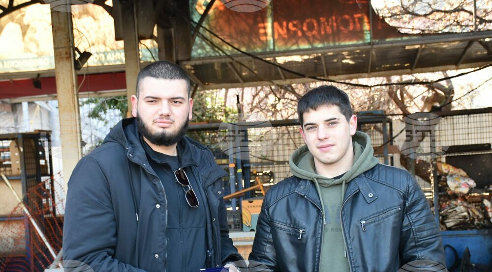 Наградиха младежите, спасили от опожаряване Общинския пазар в Поморие