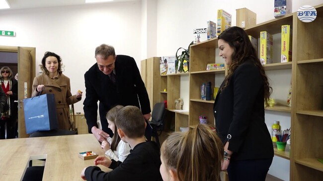 Деца от Центъра за социална рехабилитация и интеграция в с. Горна Малина посрещнаха министър Борислав Гуцанов в Световния ден на социалната работа