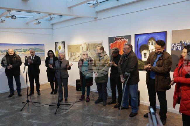 Изложбата „Посоки 2“ бе открита с минута мълчание заради трагичните събития в Република Северна Македония