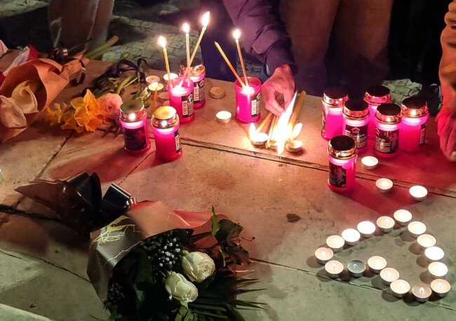 С мълчаливо "Шествие за ангелите" в Кочани, Северна Македония, почетоха паметта на жертвите от пожара