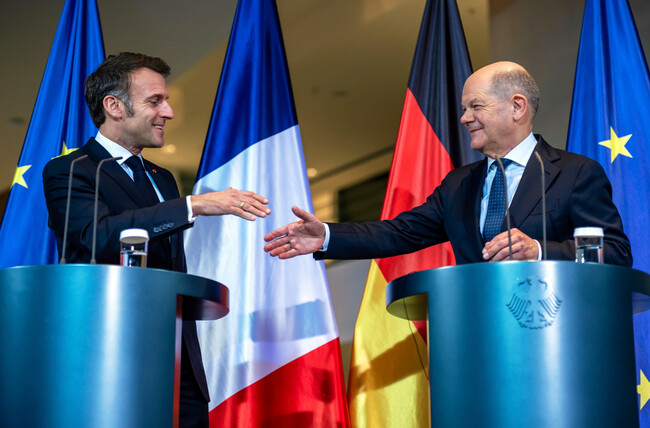 Макрон приема на прощална вечеря Шолц