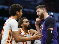 Hawks Hornets Basketball