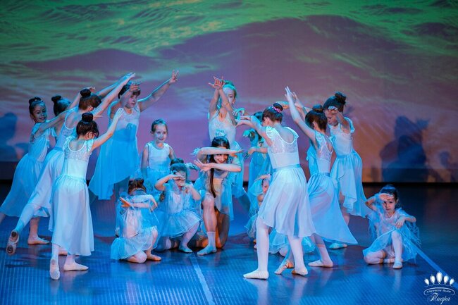 „Алиса в страната на чудесата“ гостува в Перник и Своге 