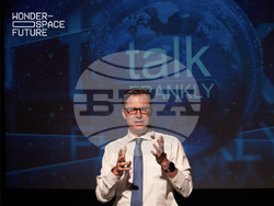 Артисти и учени се отправят на мисия в търсене на извънземен живот в спектакъла “Космосът на чудесата”, снимка – екип