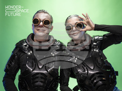 Артисти и учени се отправят на мисия в търсене на извънземен живот в спектакъла “Космосът на чудесата”, снимка – екип