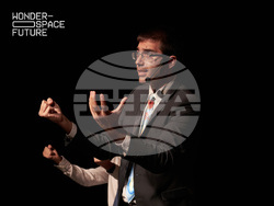 Артисти и учени се отправят на мисия в търсене на извънземен живот в спектакъла “Космосът на чудесата”, снимка – екип