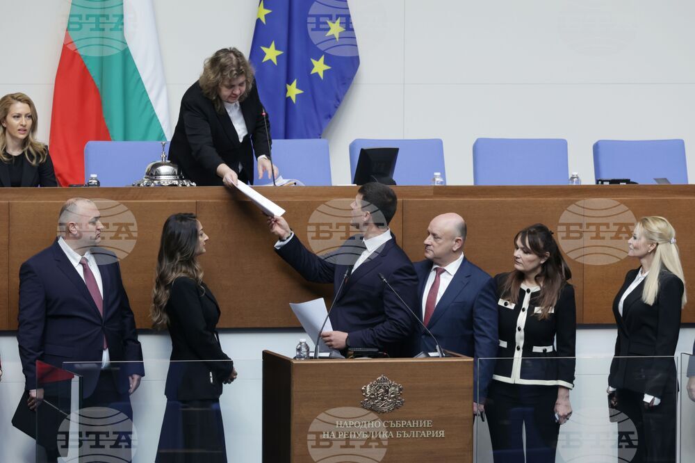 Ивелин Михайлов е председател на парламентарната група „Величие“, обяви Наталия Киселова 