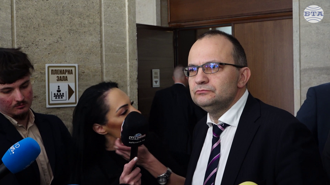 Трите бюджета представляват опасен ляв завой и затова сме "против", каза депутатът Мартин Димитров от ПП-ДБ