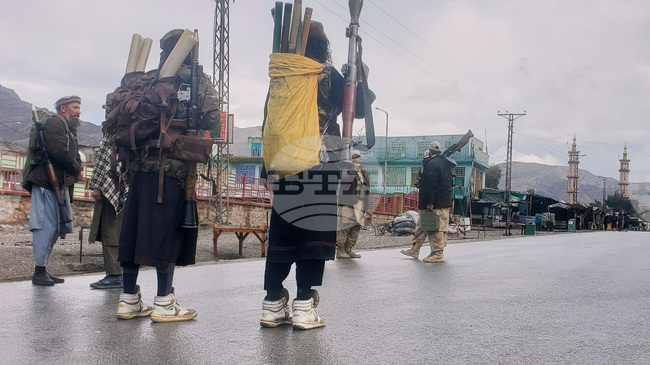 Пакистанският министър на отбраната заяви, че Пакистан вече е "в открита война" с афганистанските талибани