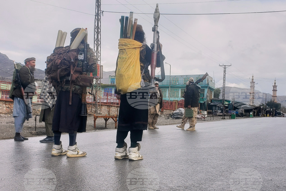 Пакистанският министър на отбраната заяви, че Пакистан вече е "в открита война" с афганистанските талибани