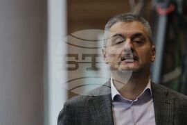 Парламент - заседание - Кирил Добрев