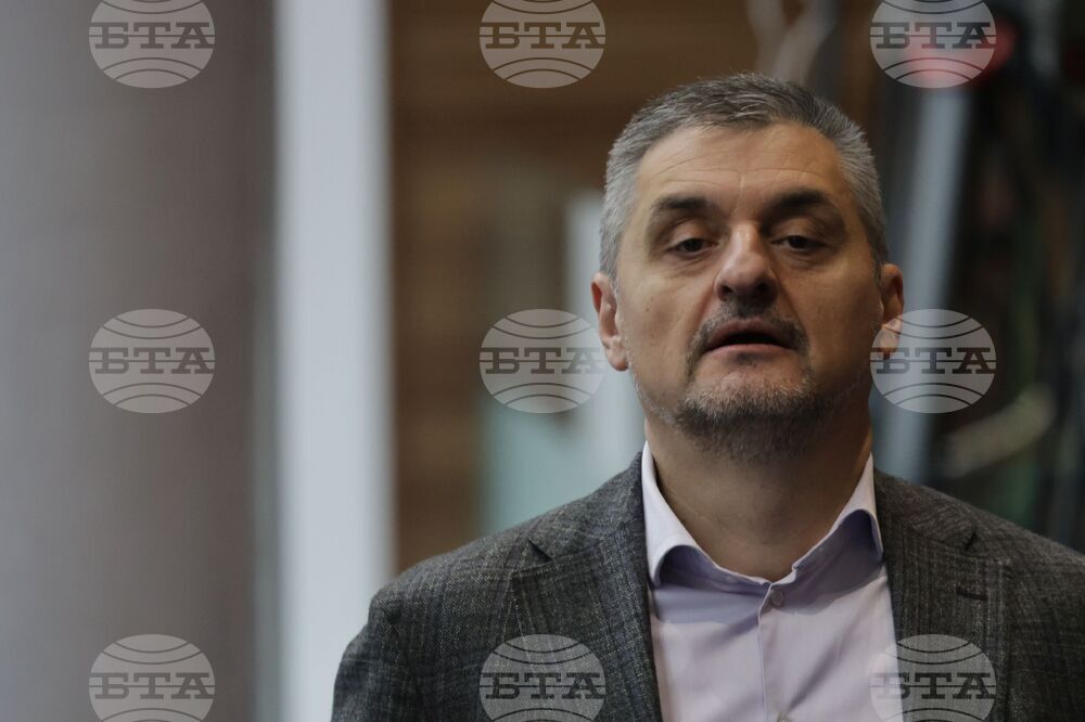 Парламент - заседание - Кирил Добрев