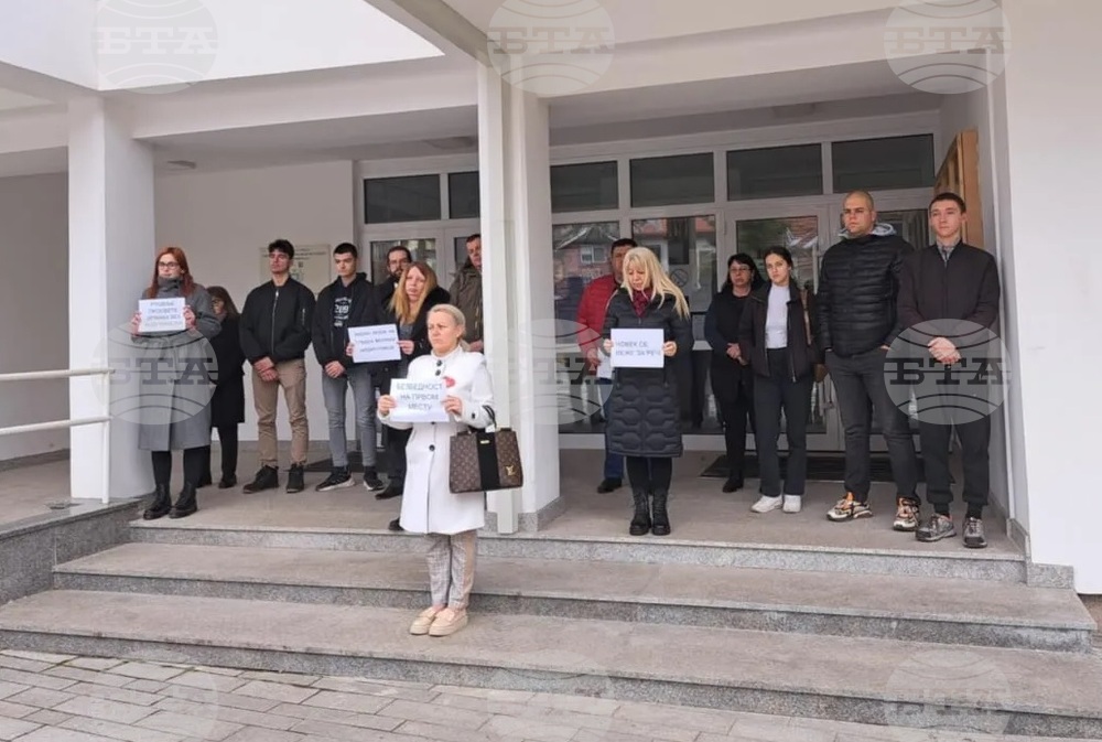 Царибродската гимназия почете паметта на жертвите в Нови Сад и Кочани