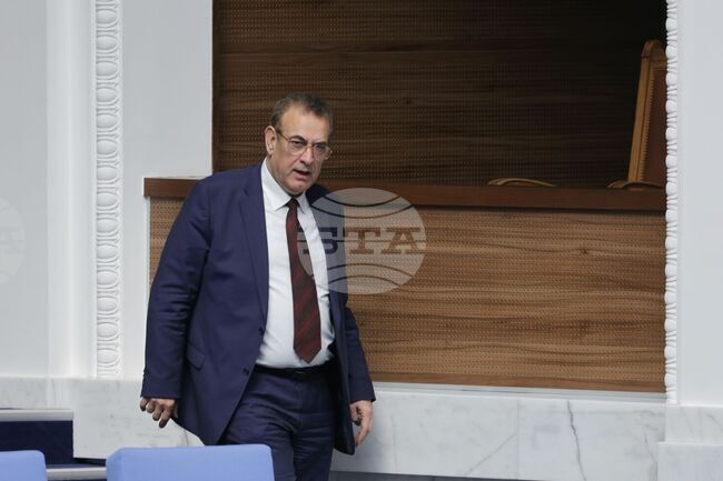 "Демокрация, права и свободи" – ДПС събира колективните органи във вторник, за да реши дали ще оттегли подкрепата си за кабинета