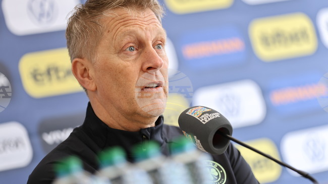 Селекционерът на Република Ирландия Хеймир Халгримсон подписа договор за още две години