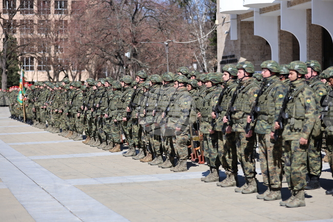 На церемония в Благоевград бяха изпратени военнослужещи за участие в стабилизиращите сили на НАТО в Косово