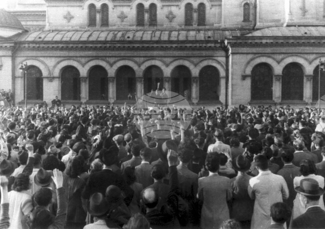 На 21 март 1945 г. БТА публикува поздравителни телеграми от Кимон Георгиев и Регентството до ген. Владимир Стойчев за успешната отбрана на река Драва