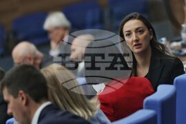 Парламент - заседание - Лариса Савова