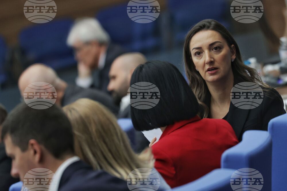 Парламент - заседание - Лариса Савова