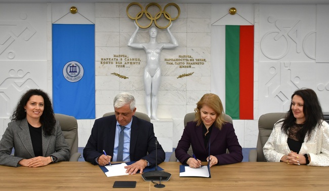 НСА: Дарение ще улесни заниманията по адаптирано плуване в НСА