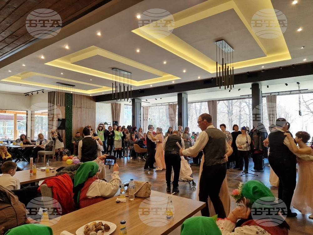 Потребители на социални услуги в Разград отбелязаха Световния ден на социалната работа и социалния работник с тържество 