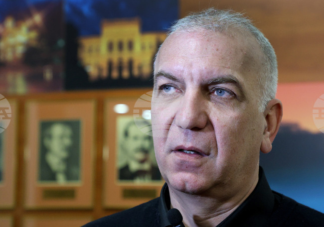 "Празненствата завършиха, отборът започва да работи упорито и да се готви за плейофите", каза президентът на Черно море Тича