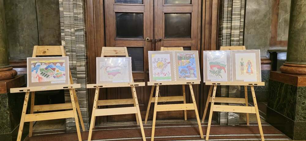 Изложба „Пролетни паралели: Азербайджан-България“ беше открита в Софийския университет