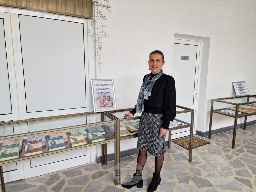 Изложба, посветена на 135 години от рождението на писателя-карикатурист Чудомир, е подредена в Регионалната библиотека в Разград