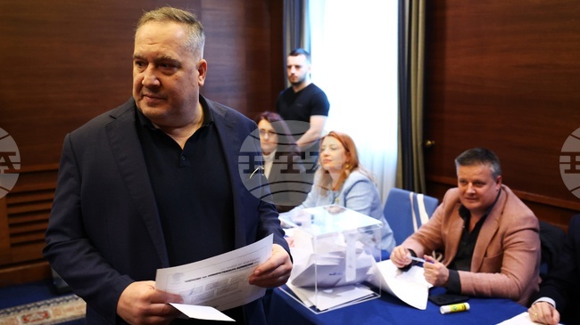 Медалистите от световното по таекуондо се прибраха в България