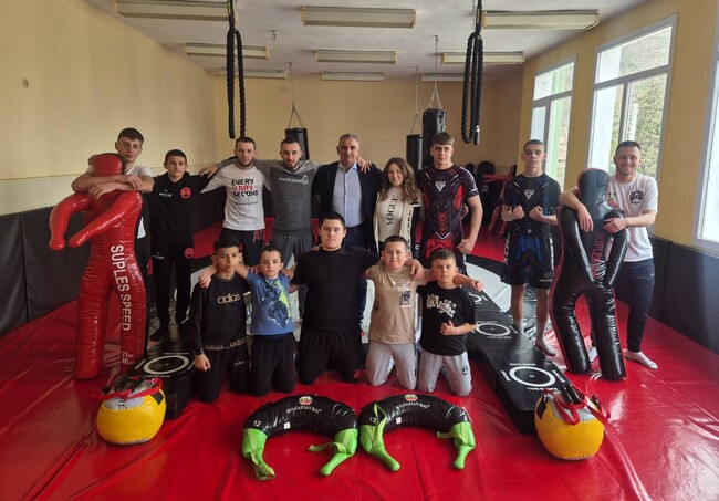 Новосъздаденият клуб "Суплес спорт" в Гурково получи първите си специализирани уреди