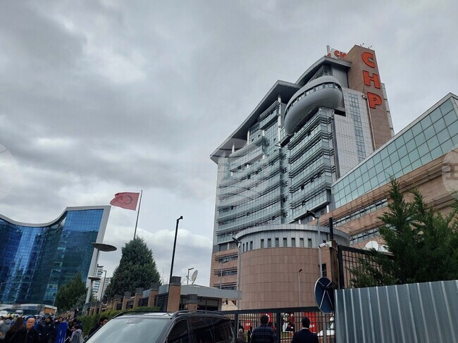 Възстановеното ръководство на турската опозиционна партия НРП е започнало процедура за отстраняване на 9 нейни депутати 