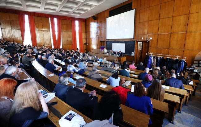 Тържествено честване по повод 90 години от рождението на Желю Желев се състоя в Софийския университет