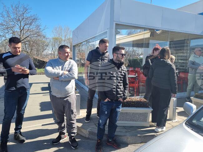 За да оцелеем, трябва да вдигнем цените с 15 на сто, казаха собственици на заведения от Кюстендил, участващи в протеста