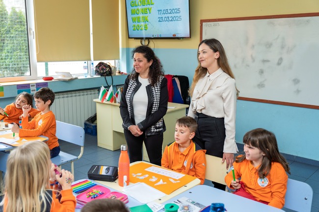 Ученици подобряват финансовата си грамотност в инициатива "Световна седмица на парите" 