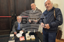 Плевен - Кирил Назъров - "Искри в мъглата" - книга - представяне