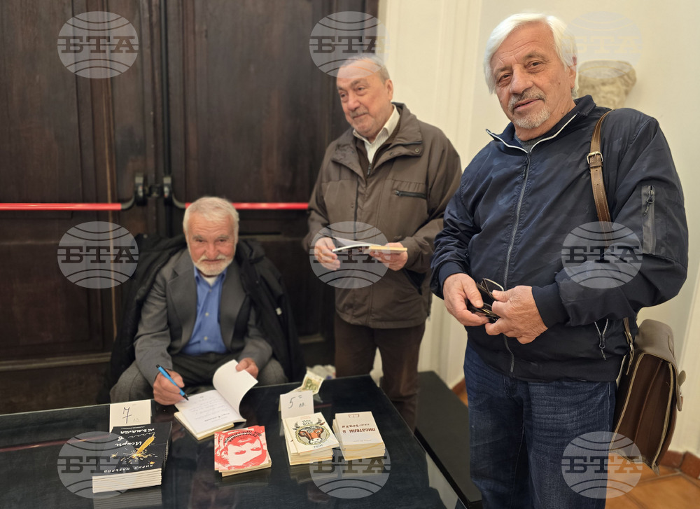 Плевен - Кирил Назъров - "Искри в мъглата" - книга - представяне